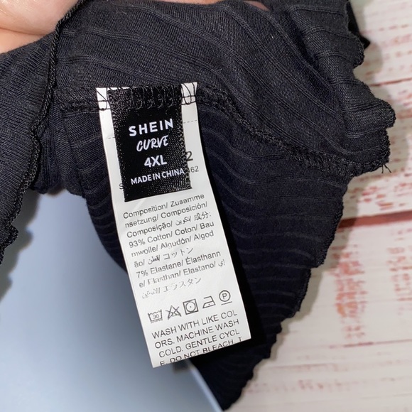 SHEIN black mock neck raw edge crop top plus size: 4 XL - Picture 3 of 5